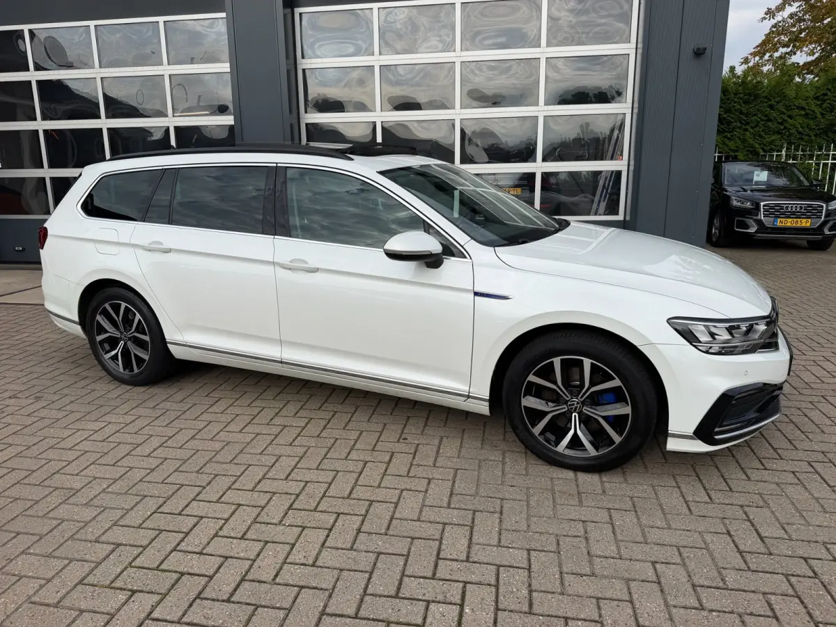 1.4 TSI PHEV GTE Business / Pano / LED Matrix / ACC / SOH 93,5% / Massage /