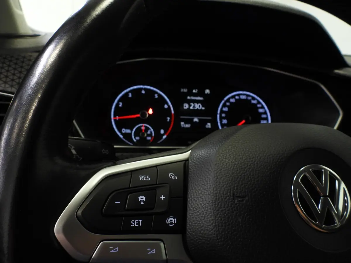 1.0 TSI Style NAVI/CLIMA/ADAPT.CRUISE/LED/17"LMV!