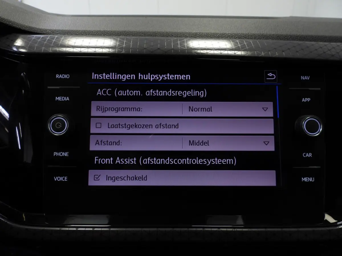 1.0 TSI Style NAVI/CLIMA/ADAPT.CRUISE/LED/17"LMV!