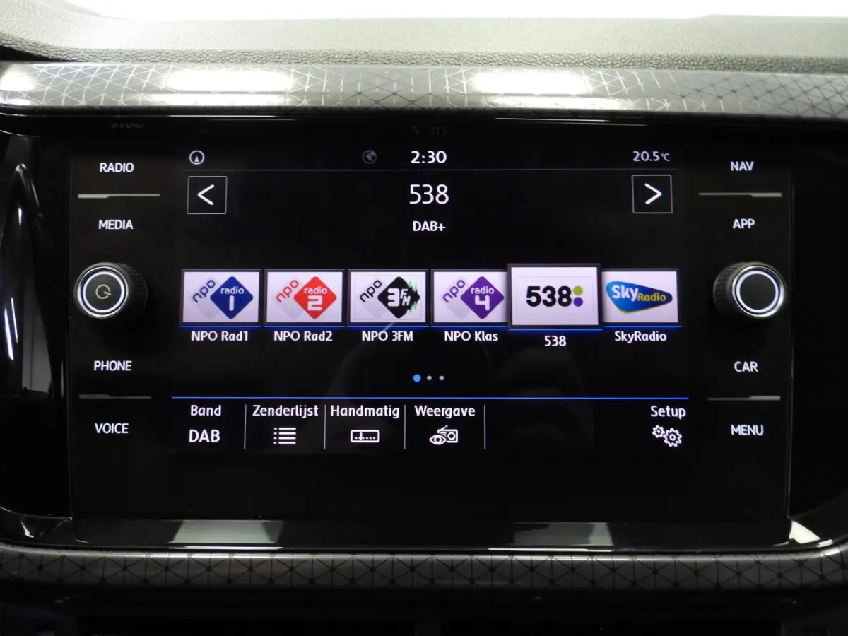 1.0 TSI Style NAVI/CLIMA/ADAPT.CRUISE/LED/17"LMV!