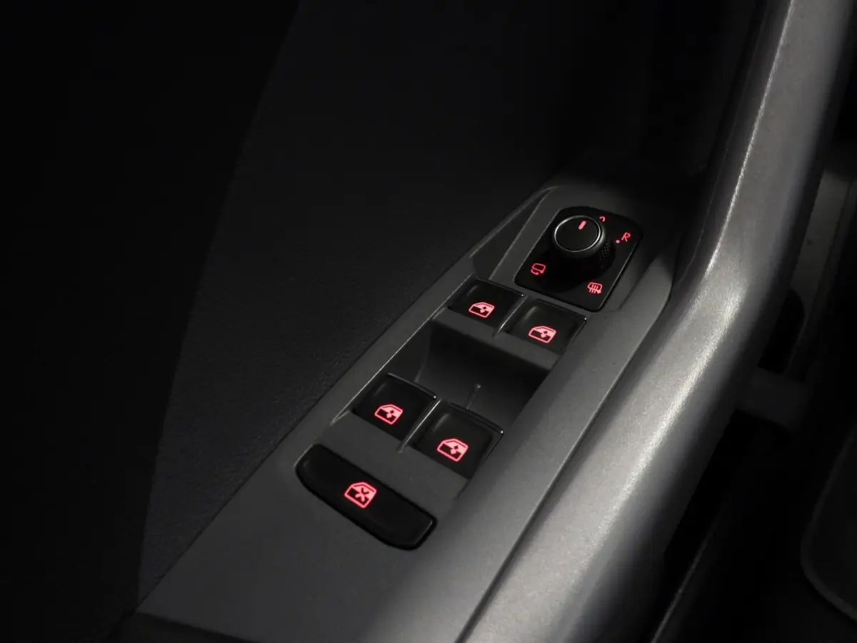 1.0 TSI Style NAVI/CLIMA/ADAPT.CRUISE/LED/17"LMV!