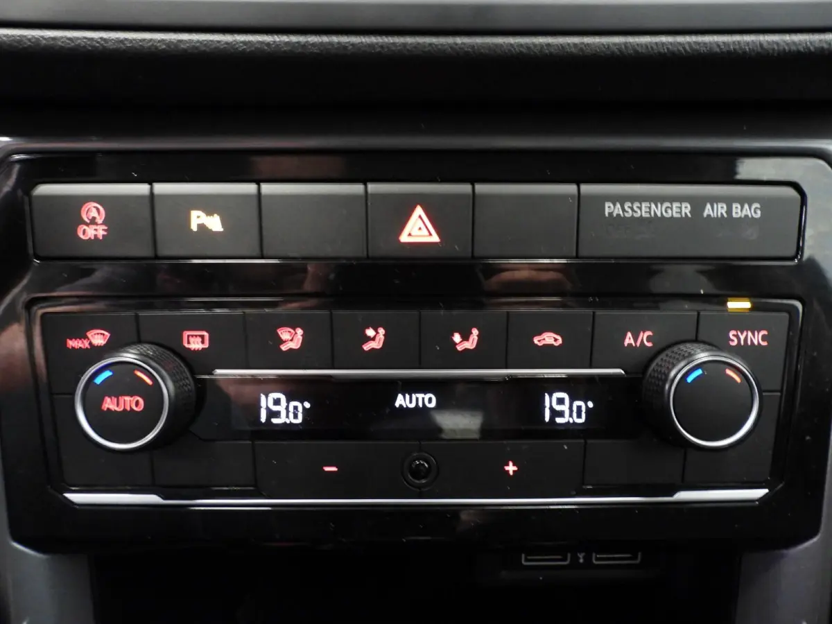 1.0 TSI Style NAVI/CLIMA/ADAPT.CRUISE/LED/17"LMV!