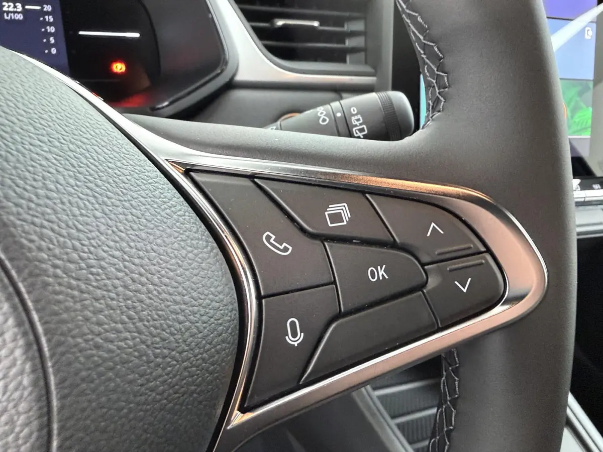 1.8 HEV AT Intense Keyless entry | Stoelverwarming | Climate Control | Privacy glass | achteruitrijcamer | LED-lampen | Cruise control | apple carplay