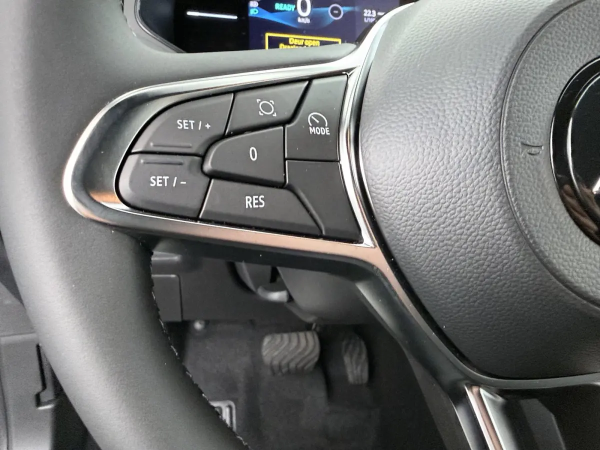1.8 HEV AT Intense Keyless entry | Stoelverwarming | Climate Control | Privacy glass | achteruitrijcamer | LED-lampen | Cruise control | apple carplay