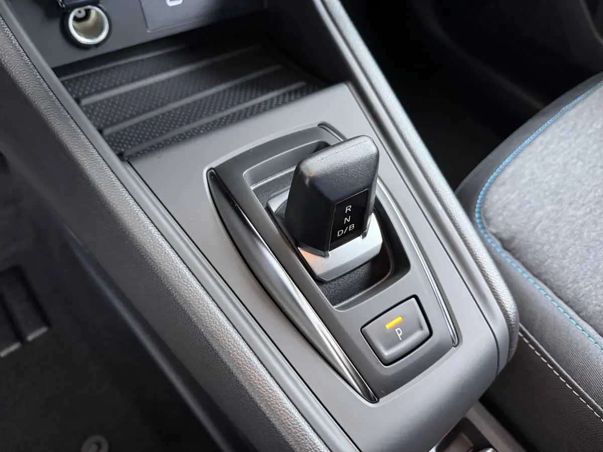 1.8 HEV AT Intense Keyless entry | Stoelverwarming | Climate Control | Privacy glass | achteruitrijcamer | LED-lampen | Cruise control | apple carplay