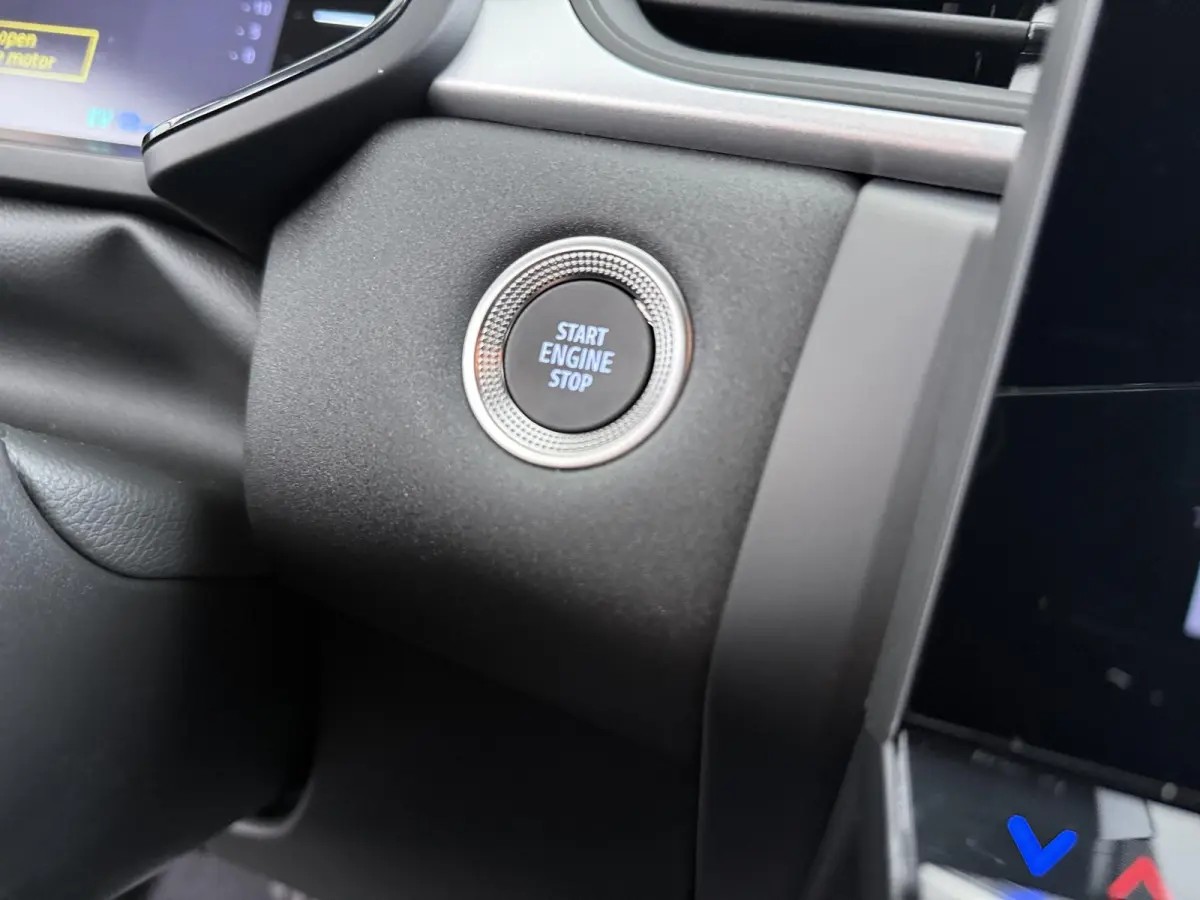 1.8 HEV AT Intense Keyless entry | Stoelverwarming | Climate Control | Privacy glass | achteruitrijcamer | LED-lampen | Cruise control | apple carplay