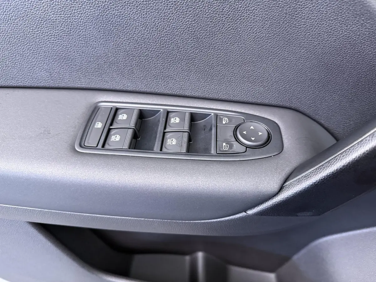 1.8 HEV AT Intense Keyless entry | Stoelverwarming | Climate Control | Privacy glass | achteruitrijcamer | LED-lampen | Cruise control | apple carplay