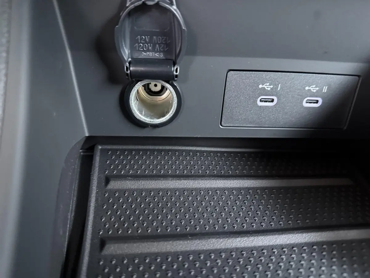 1.8 HEV AT Intense Keyless entry | Stoelverwarming | Climate Control | Privacy glass | achteruitrijcamer | LED-lampen | Cruise control | apple carplay