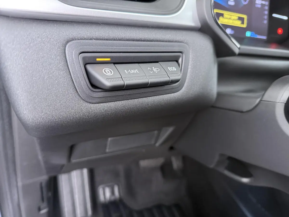 1.8 HEV AT Intense Keyless entry | Stoelverwarming | Climate Control | Privacy glass | achteruitrijcamer | LED-lampen | Cruise control | apple carplay
