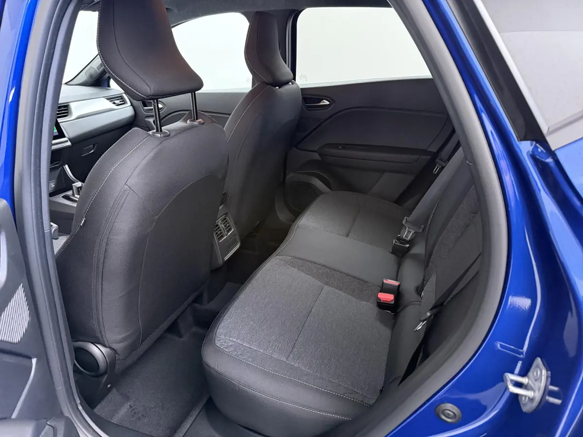 1.8 HEV AT Intense Keyless entry | Stoelverwarming | Climate Control | Privacy glass | achteruitrijcamer | LED-lampen | Cruise control | apple carplay