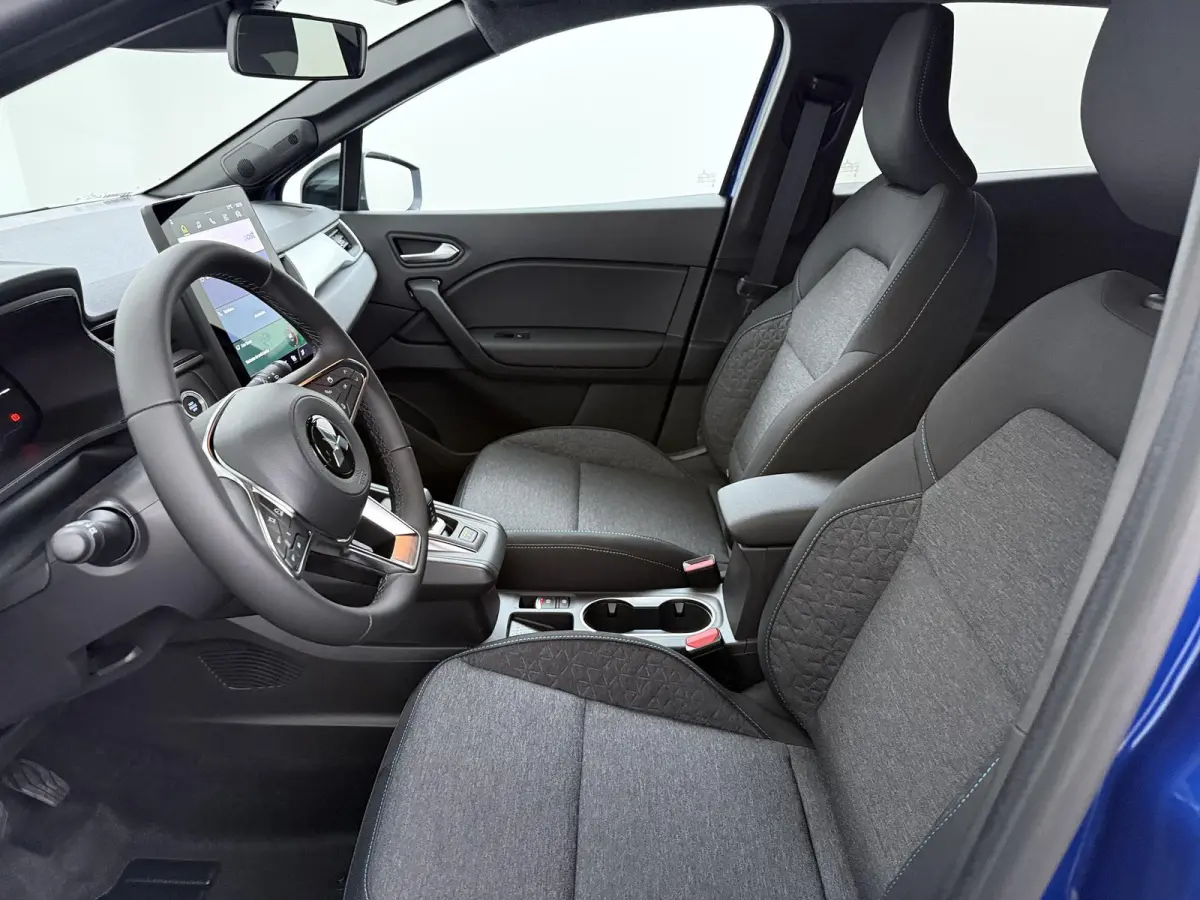 1.8 HEV AT Intense Keyless entry | Stoelverwarming | Climate Control | Privacy glass | achteruitrijcamer | LED-lampen | Cruise control | apple carplay