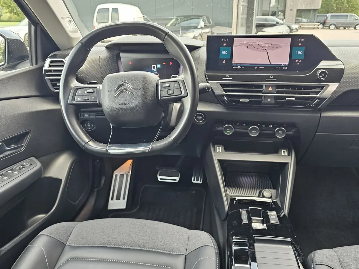 1.2 Puretech Shine | Automaat | LED | Trekhaak | HUD | Camera | PDC | App-connect | Keyless |