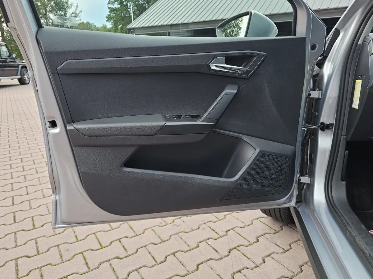 1.0 TSI Style Business Intense | Automaat | LED | Trekhaak | Climatronic | Keyless | PDC | Full Link |