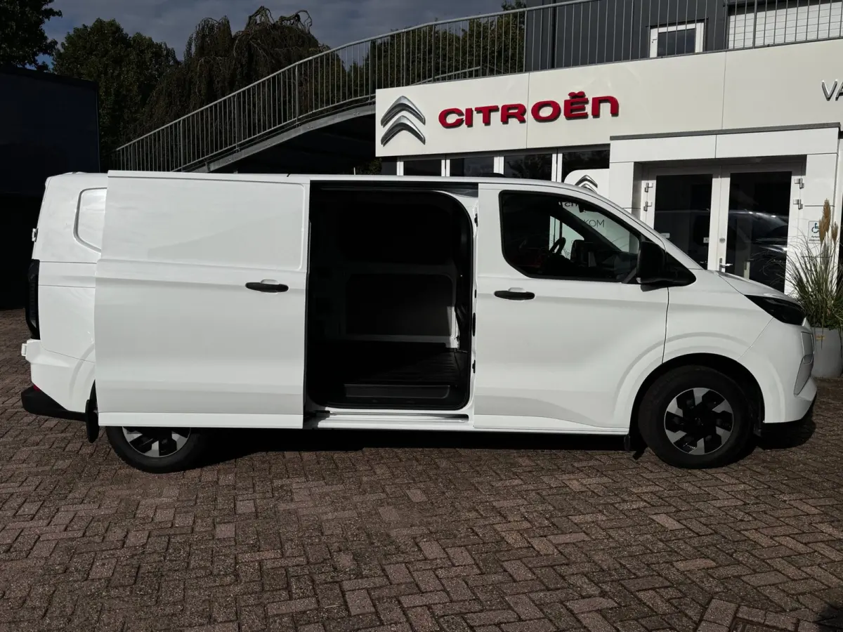 320 2.5 PHEV L2H1 Limited | Plug-In | 98% SOH | 3. Pers | Camera | PDC voor + Achter | Winter Pack | Navigatie