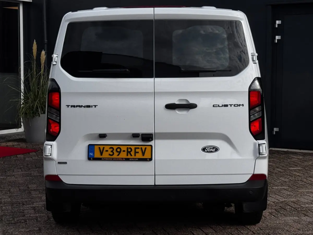 320 2.5 PHEV L2H1 Limited | Plug-In | 98% SOH | 3. Pers | Camera | PDC voor + Achter | Winter Pack | Navigatie