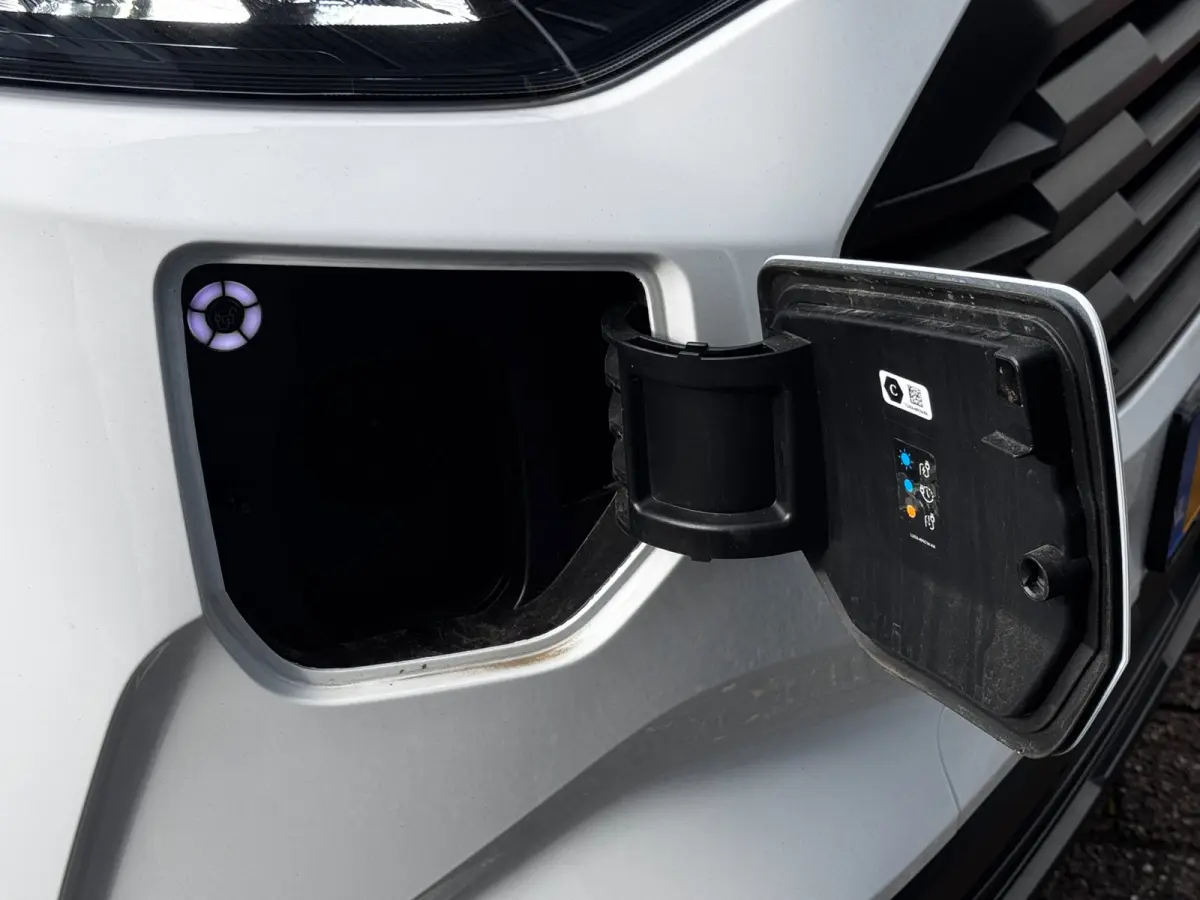 320 2.5 PHEV L2H1 Limited | Plug-In | 98% SOH | 3. Pers | Camera | PDC voor + Achter | Winter Pack | Navigatie