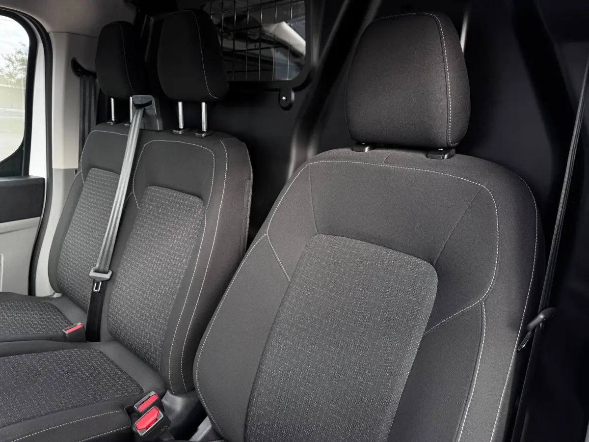 320 2.5 PHEV L2H1 Limited | Plug-In | 98% SOH | 3. Pers | Camera | PDC voor + Achter | Winter Pack | Navigatie
