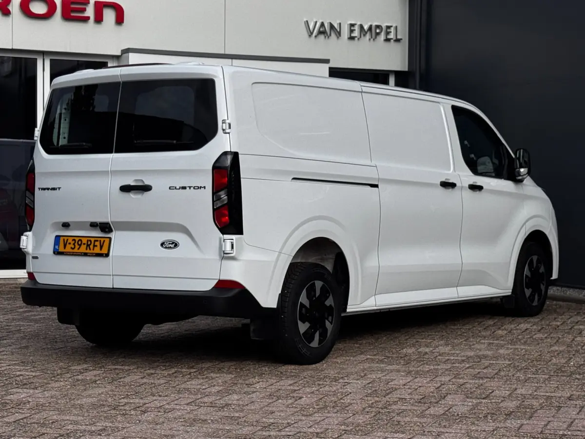 320 2.5 PHEV L2H1 Limited | Plug-In | 98% SOH | 3. Pers | Camera | PDC voor + Achter | Winter Pack | Navigatie