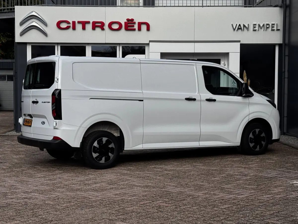 320 2.5 PHEV L2H1 Limited | Plug-In | 98% SOH | 3. Pers | Camera | PDC voor + Achter | Winter Pack | Navigatie