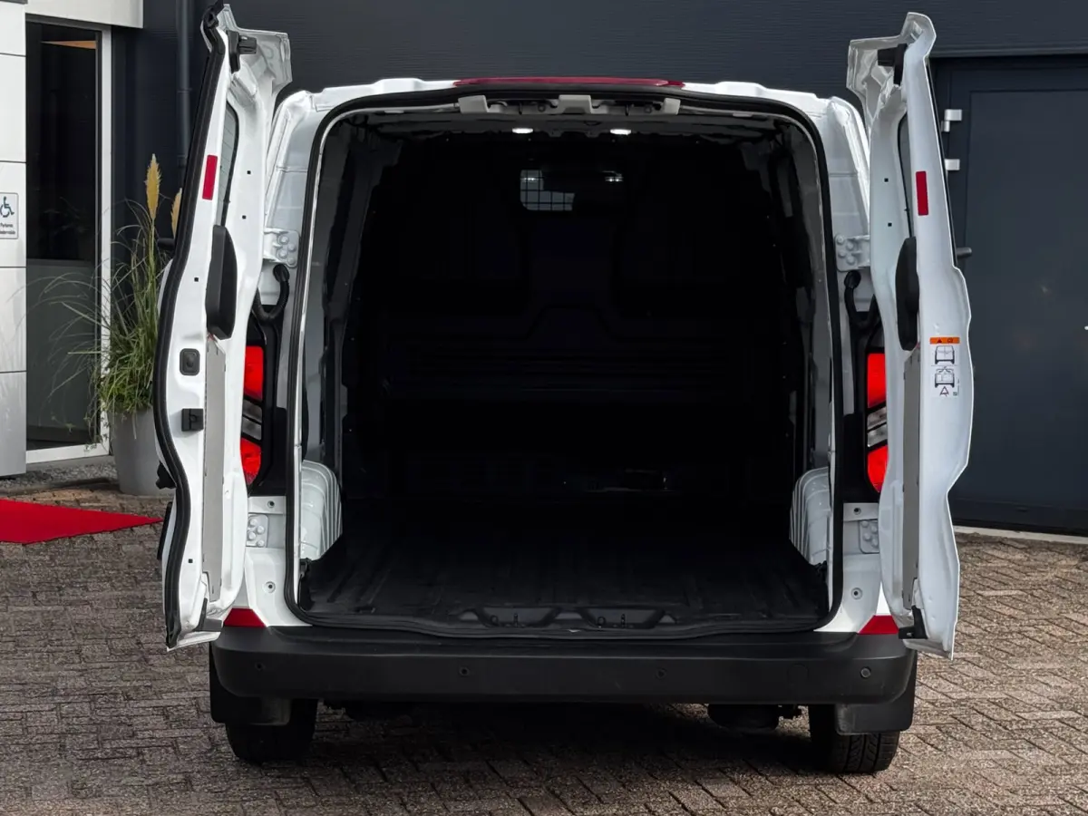 320 2.5 PHEV L2H1 Limited | Plug-In | 98% SOH | 3. Pers | Camera | PDC voor + Achter | Winter Pack | Navigatie