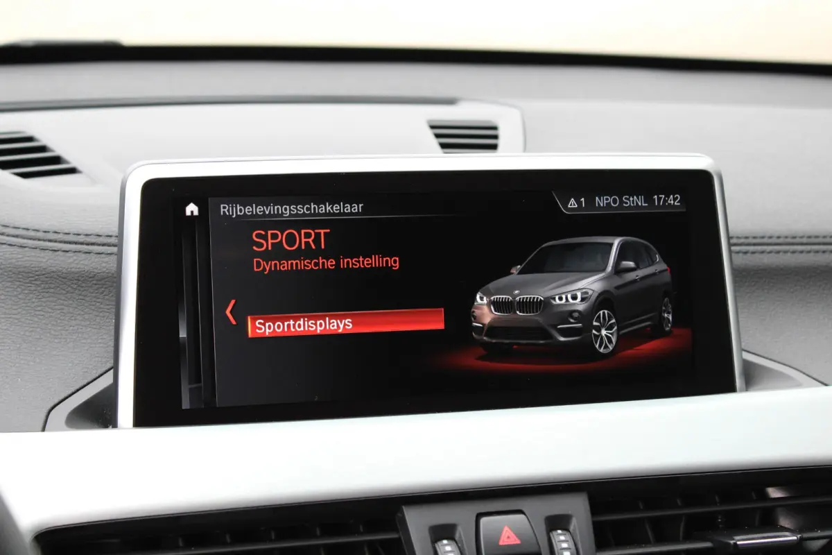 sDrive18i Camera | Stoelverwarming | Navi | Leder | Stoelverwarming | Sportline | Zwarte Velgen | DAB
