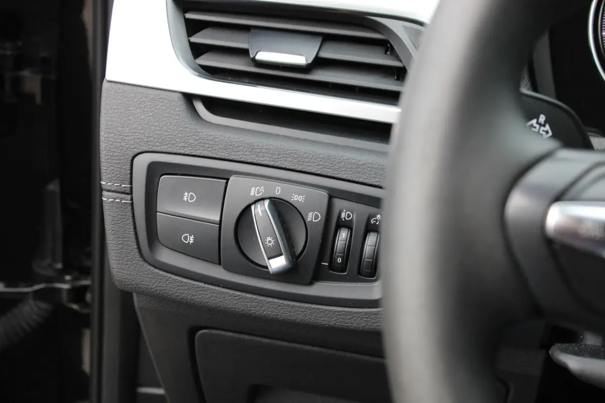 sDrive18i Camera | Stoelverwarming | Navi | Leder | Stoelverwarming | Sportline | Zwarte Velgen | DAB
