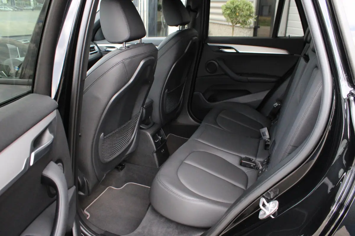 sDrive18i Camera | Stoelverwarming | Navi | Leder | Stoelverwarming | Sportline | Zwarte Velgen | DAB
