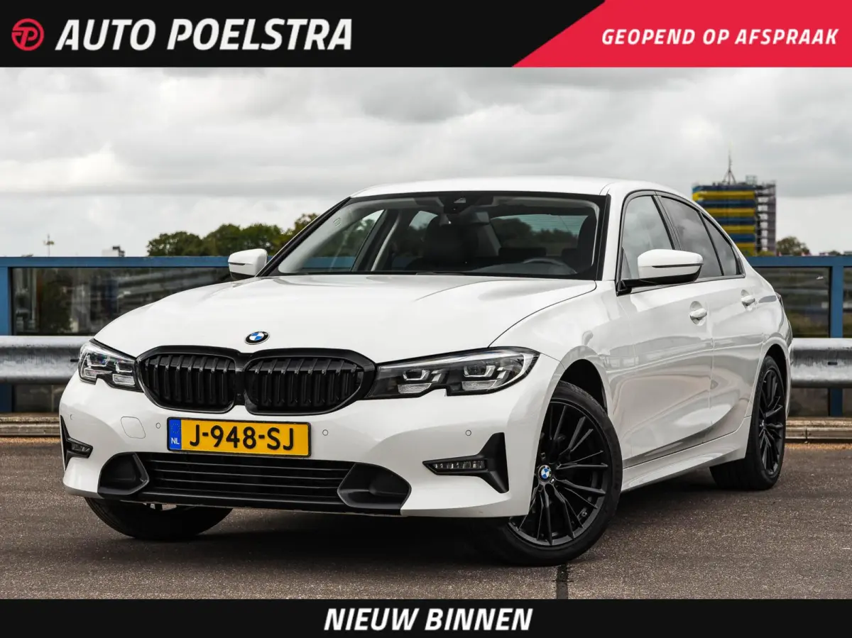318d High Executive Shadow Edition | Sport Line | LED | Ambient Light | Navigatie | Trekhaak | 18"