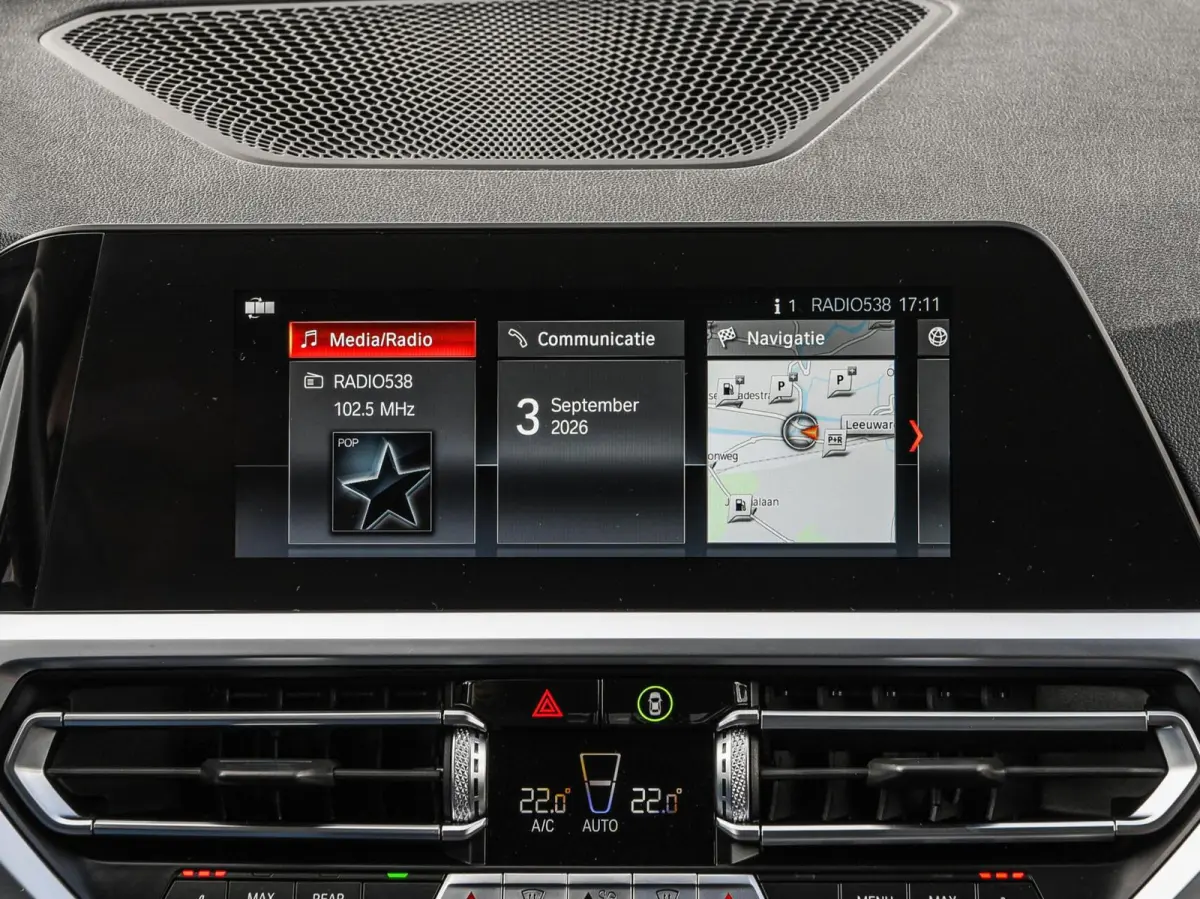 318d High Executive Shadow Edition | Sport Line | LED | Ambient Light | Navigatie | Trekhaak | 18"