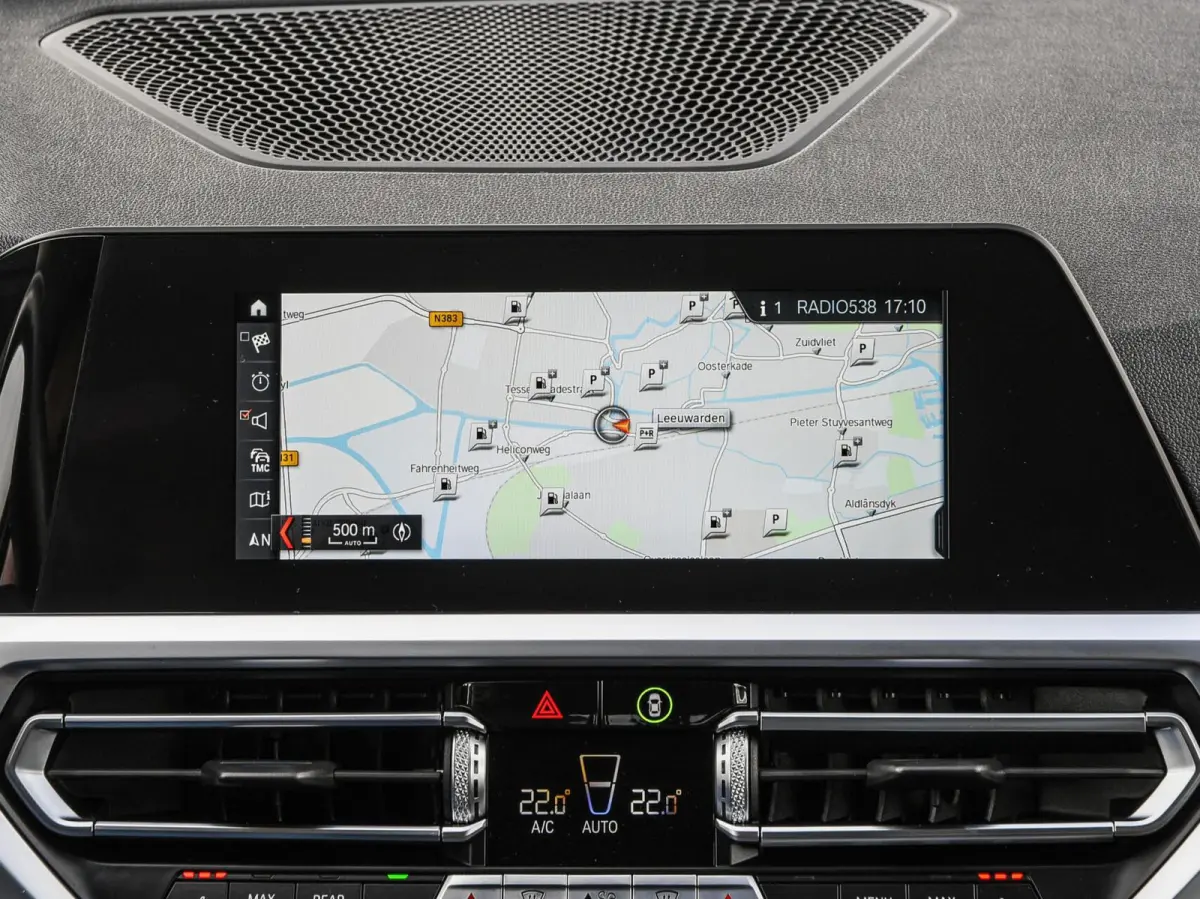 318d High Executive Shadow Edition | Sport Line | LED | Ambient Light | Navigatie | Trekhaak | 18"