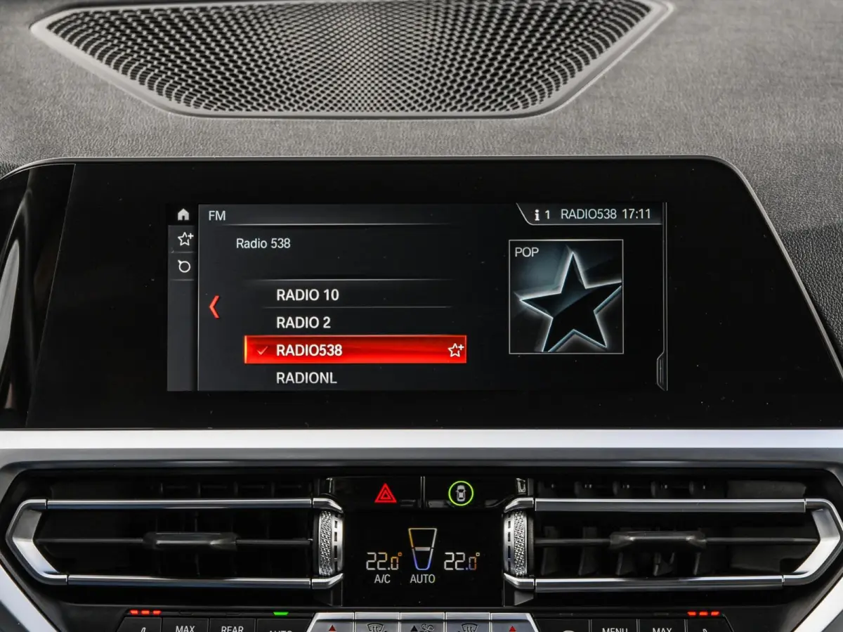 318d High Executive Shadow Edition | Sport Line | LED | Ambient Light | Navigatie | Trekhaak | 18"