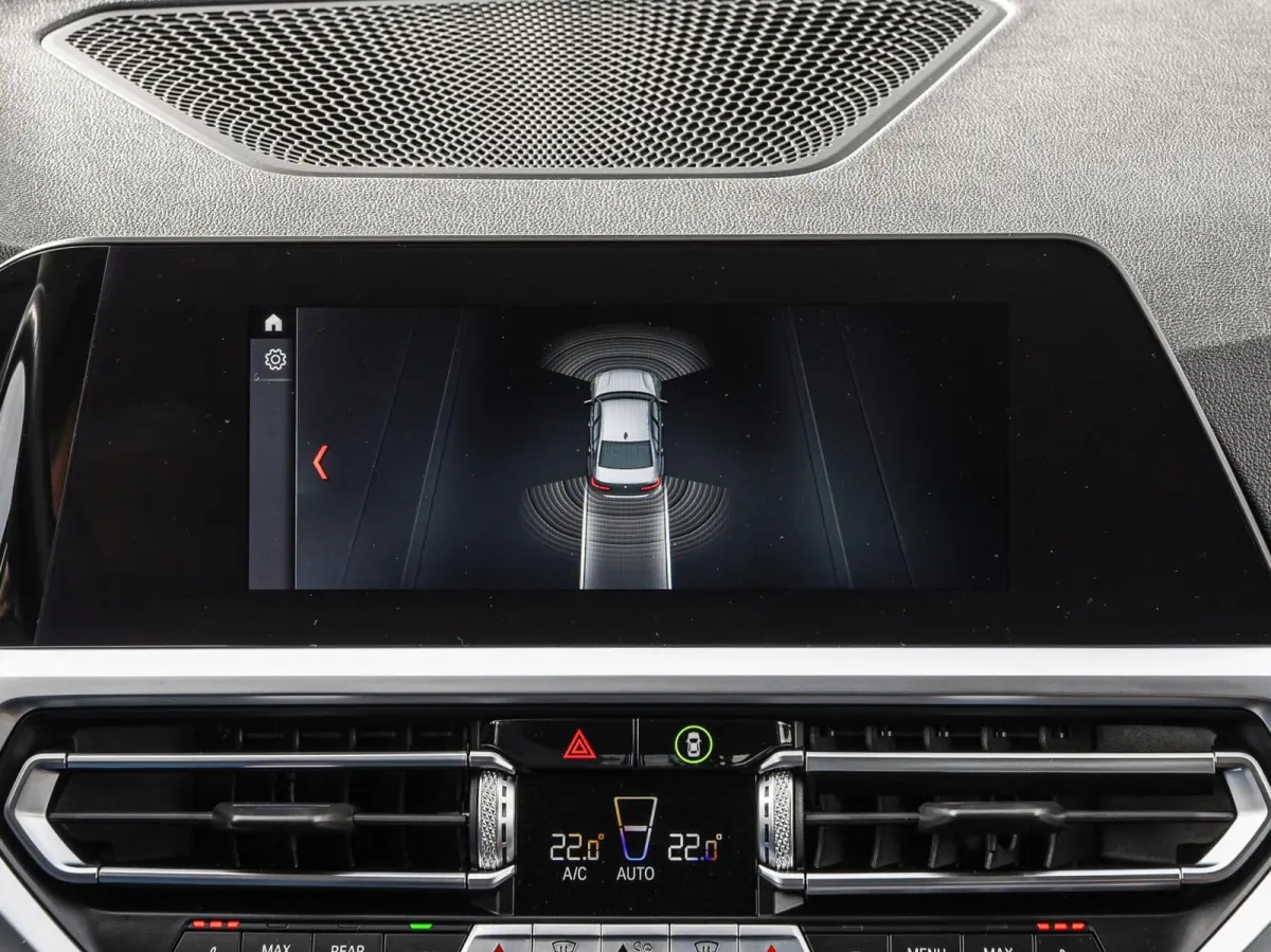 318d High Executive Shadow Edition | Sport Line | LED | Ambient Light | Navigatie | Trekhaak | 18"