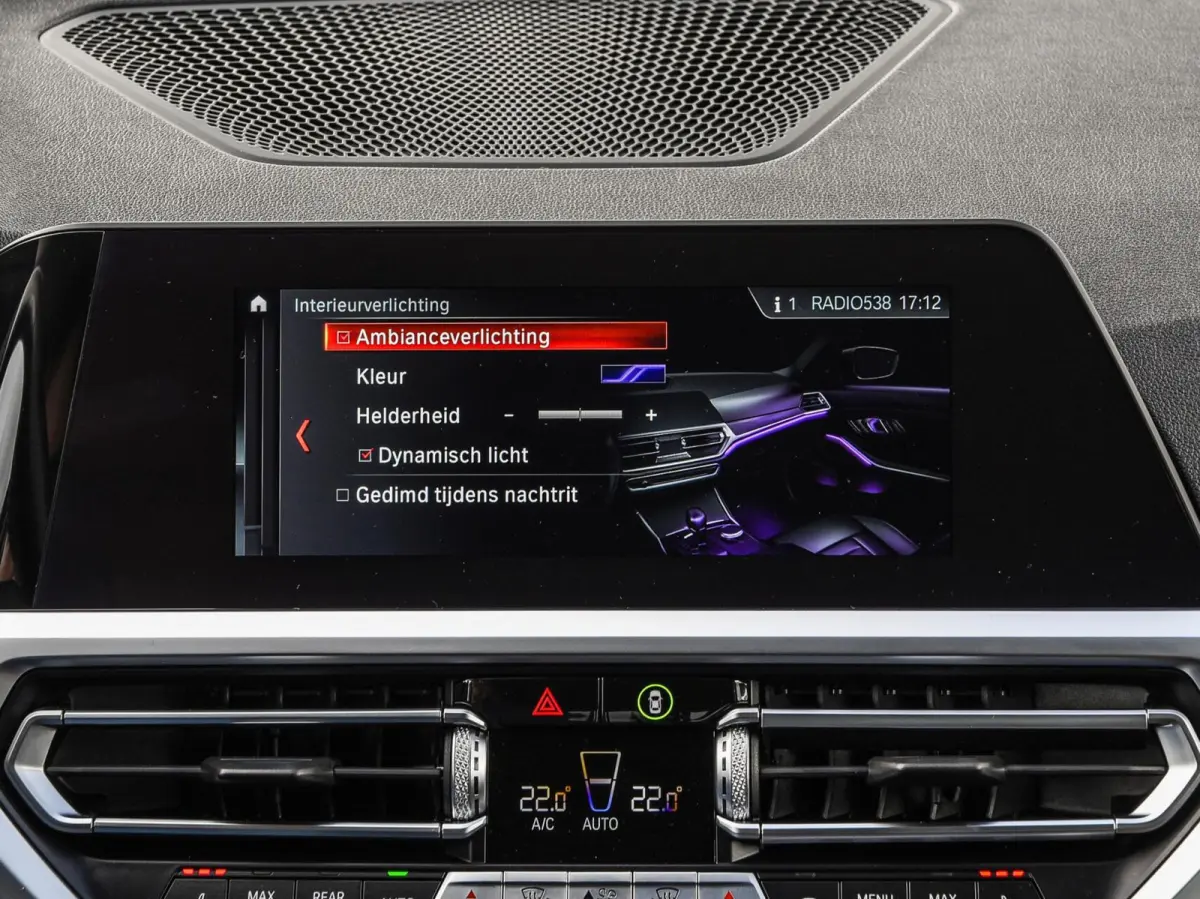 318d High Executive Shadow Edition | Sport Line | LED | Ambient Light | Navigatie | Trekhaak | 18"
