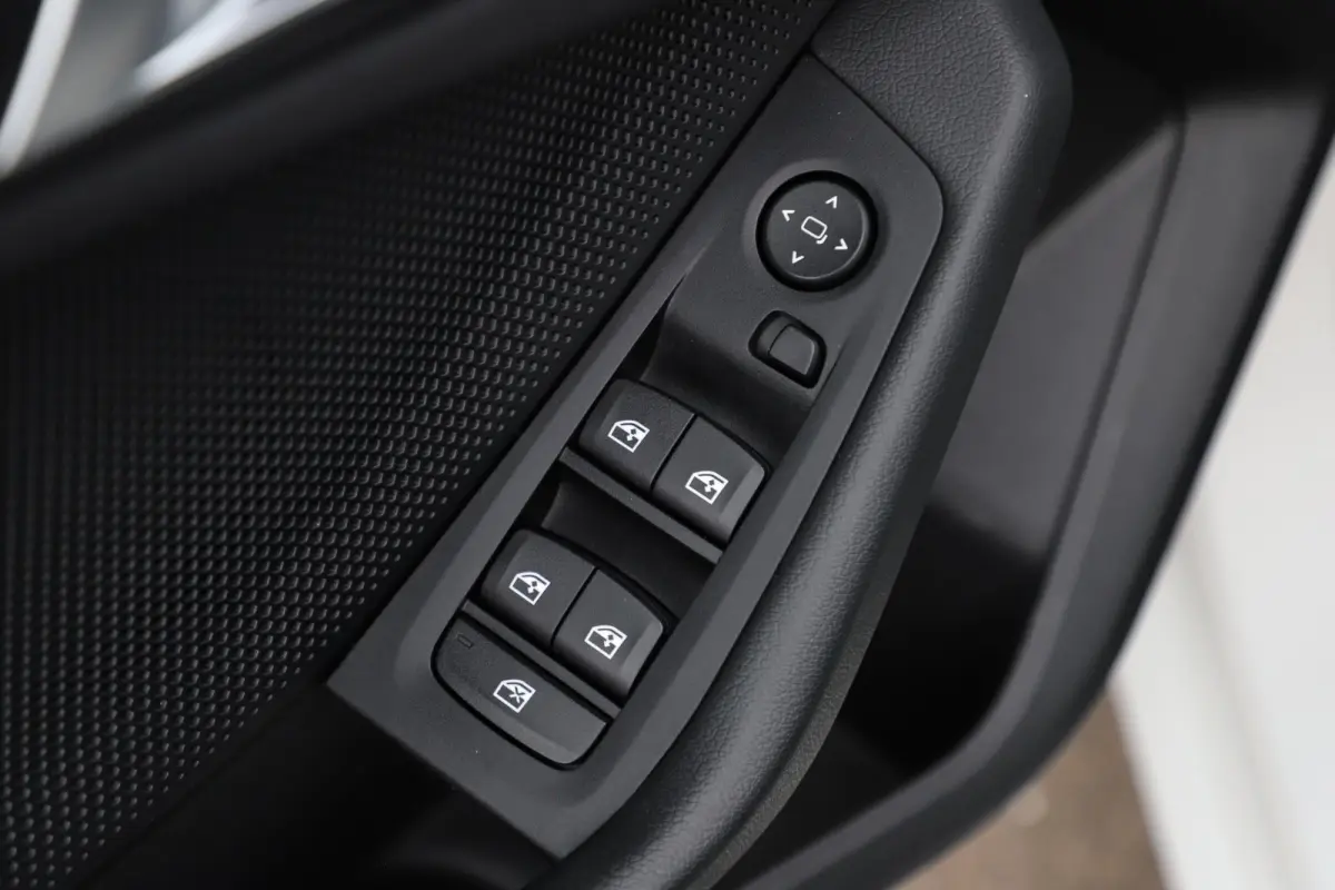 116i Lesauto ! Sportstoelen Navigatie LED Carplay Android Parkeersensoren Climate Cruise Control LMV