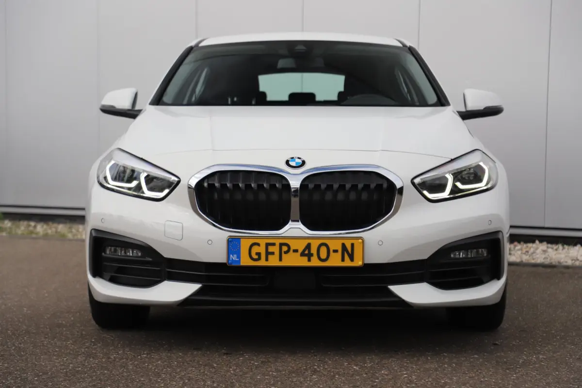 116i Lesauto ! Sportstoelen Navigatie LED Carplay Android Parkeersensoren Climate Cruise Control LMV