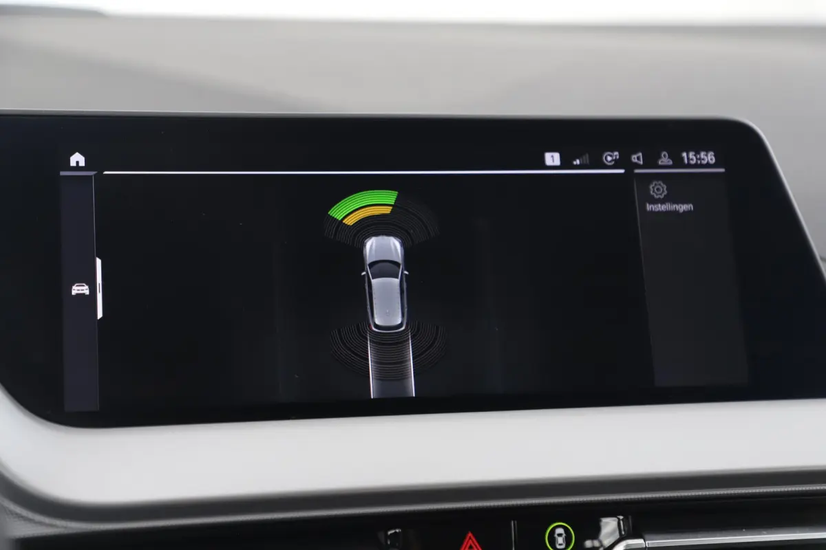 116i Lesauto ! Sportstoelen Navigatie LED Carplay Android Parkeersensoren Climate Cruise Control LMV