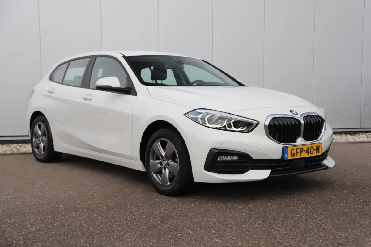 116i Lesauto ! Sportstoelen Navigatie LED Carplay Android Parkeersensoren Climate Cruise Control LMV