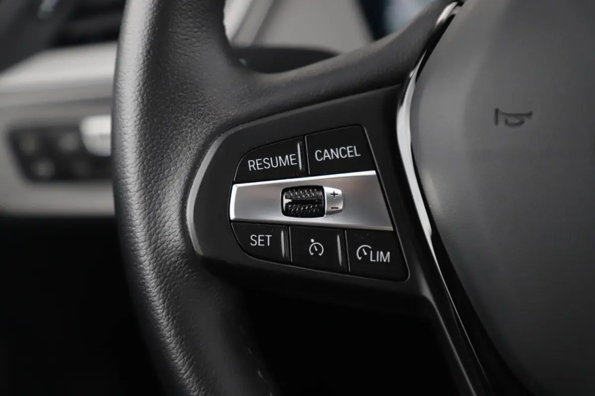 116i Lesauto ! Sportstoelen Navigatie LED Carplay Android Parkeersensoren Climate Cruise Control LMV