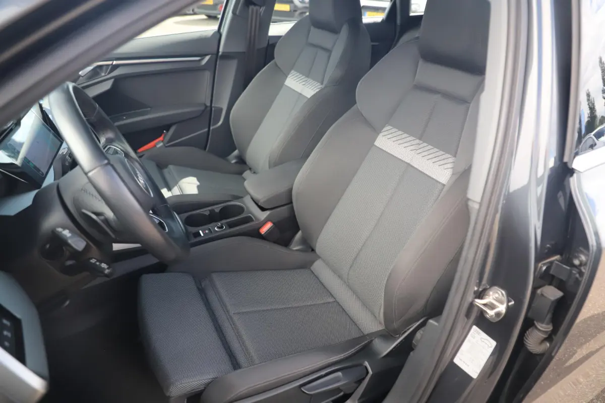 30 TFSI Advanced edition Automaat Trekhaak LMV Sportstoelen LED Navigatie Carplay Android Climate Adaptive Cruise Parkeersensor