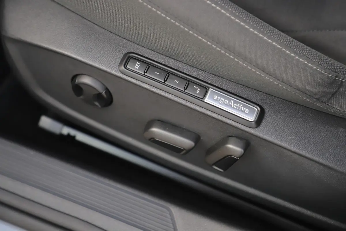1.0 TSI Life Trekhaak LMV Sportstoelen LED Navigatie Achteruitrijcamera Carplay Android Sfeerverlichting ErgoComfort