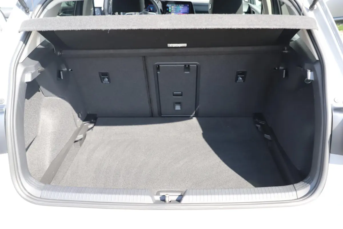 1.0 TSI Life Trekhaak LMV Sportstoelen LED Navigatie Achteruitrijcamera Carplay Android Sfeerverlichting ErgoComfort