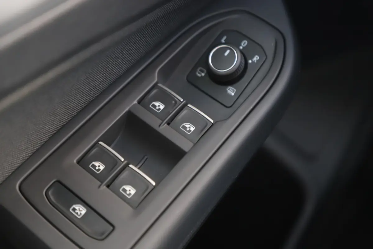 1.0 TSI Life Trekhaak LMV Sportstoelen LED Navigatie Achteruitrijcamera Carplay Android Sfeerverlichting ErgoComfort