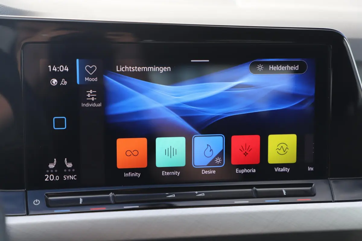 1.0 TSI Life Trekhaak LMV Sportstoelen LED Navigatie Achteruitrijcamera Carplay Android Sfeerverlichting ErgoComfort