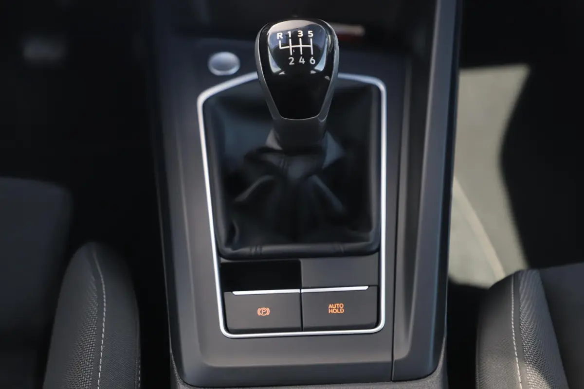 1.0 TSI Life Trekhaak LMV Sportstoelen LED Navigatie Achteruitrijcamera Carplay Android Sfeerverlichting ErgoComfort