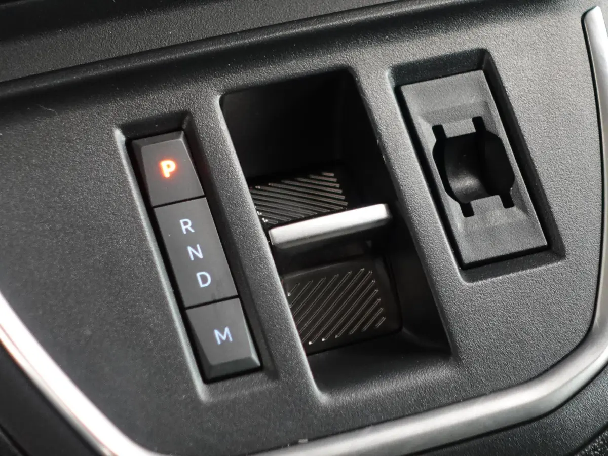 2.0 Diesel 180 S&S L3 Automaat Dubbele Cabine 2 schuifdeuren Apple CarPlay Navigatie Climate Control Camera Cruise Control Trekhaak lichtmetalen velgen