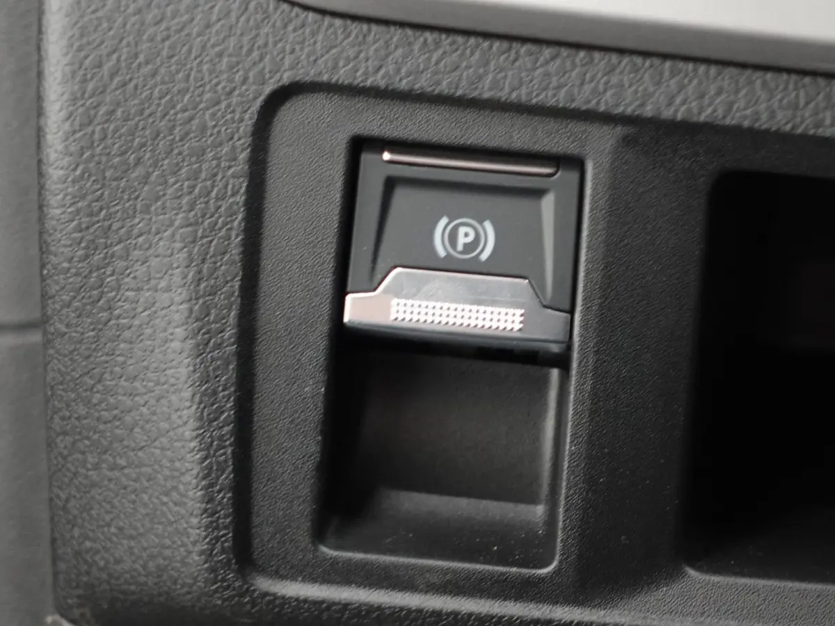 2.0 Diesel 180 S&S L3 Automaat Dubbele Cabine 2 schuifdeuren Apple CarPlay Navigatie Climate Control Camera Cruise Control Trekhaak lichtmetalen velgen