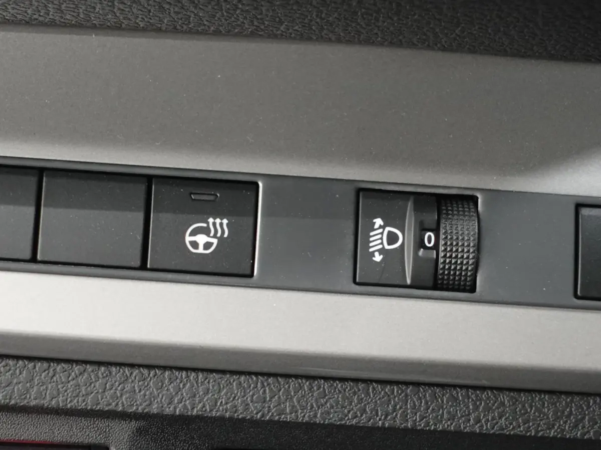 2.0 Diesel 180 S&S L3 Automaat Dubbele Cabine 2 schuifdeuren Apple CarPlay Navigatie Climate Control Camera Cruise Control Trekhaak lichtmetalen velgen