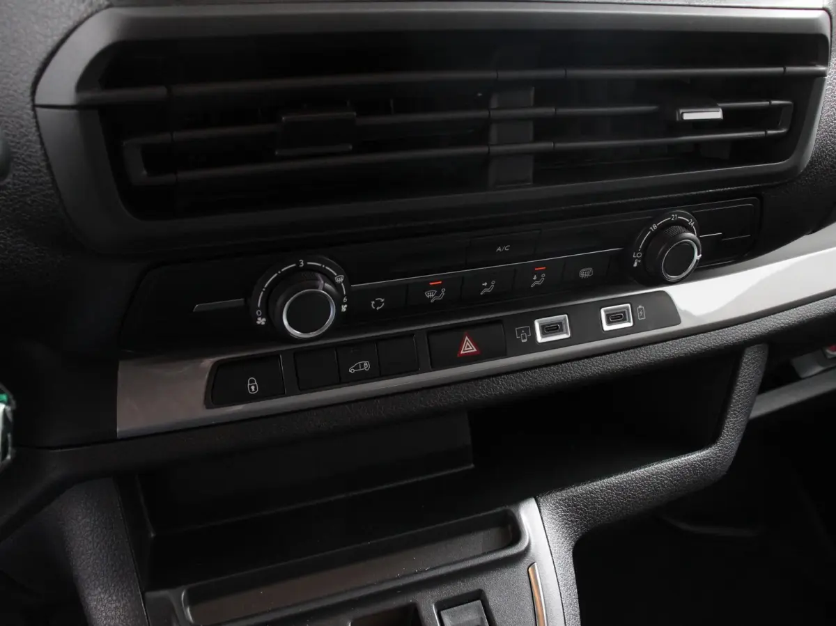 2.0 BlueHDi 180 S&S L3 Automaat Apple Carplay /  Android Auto Parkeersensoren Trekhaak Camera Navigatie Cruise Control LED