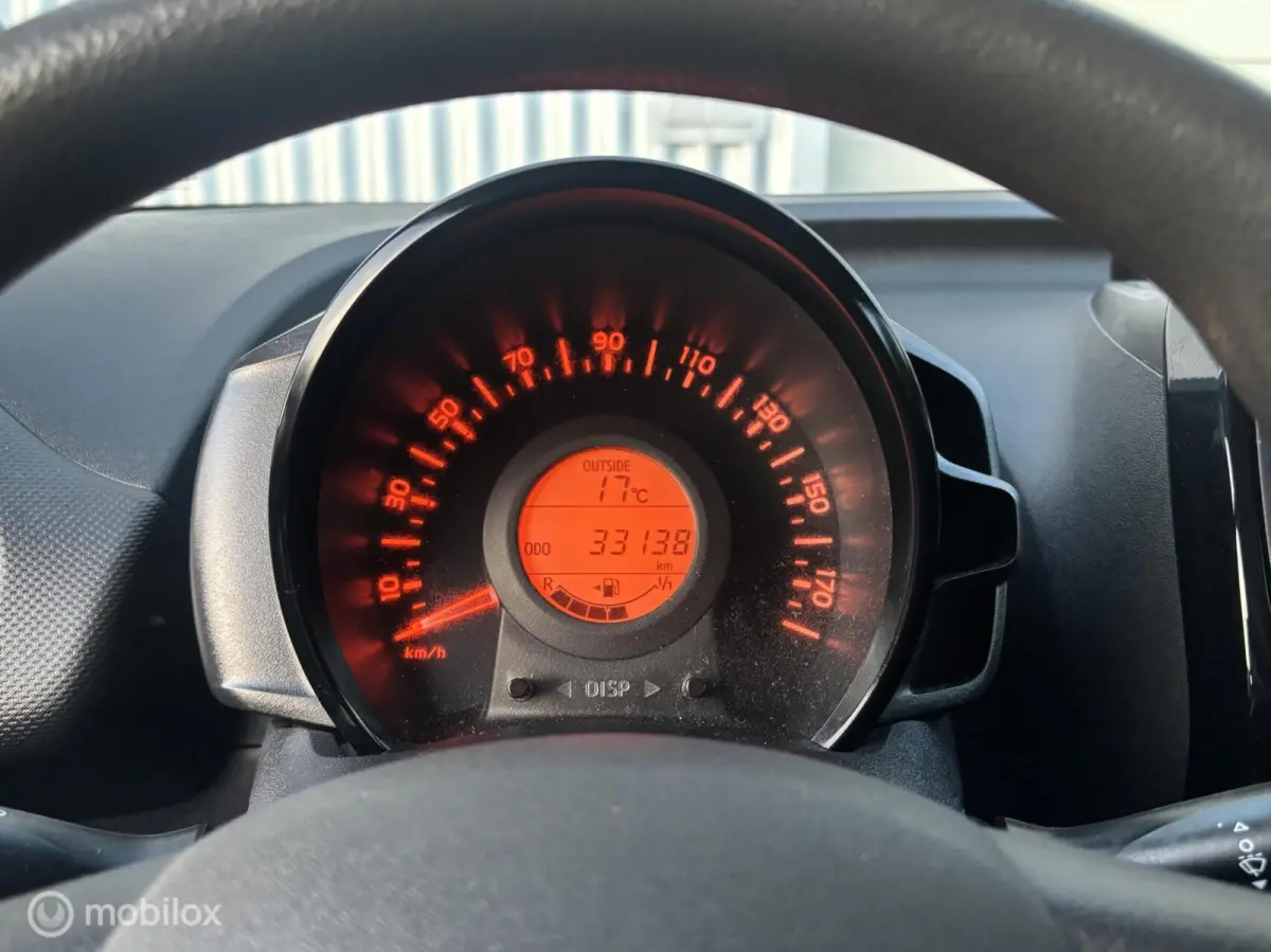 1.0 VTi Live, lage kilometer, 2 jaar apk!