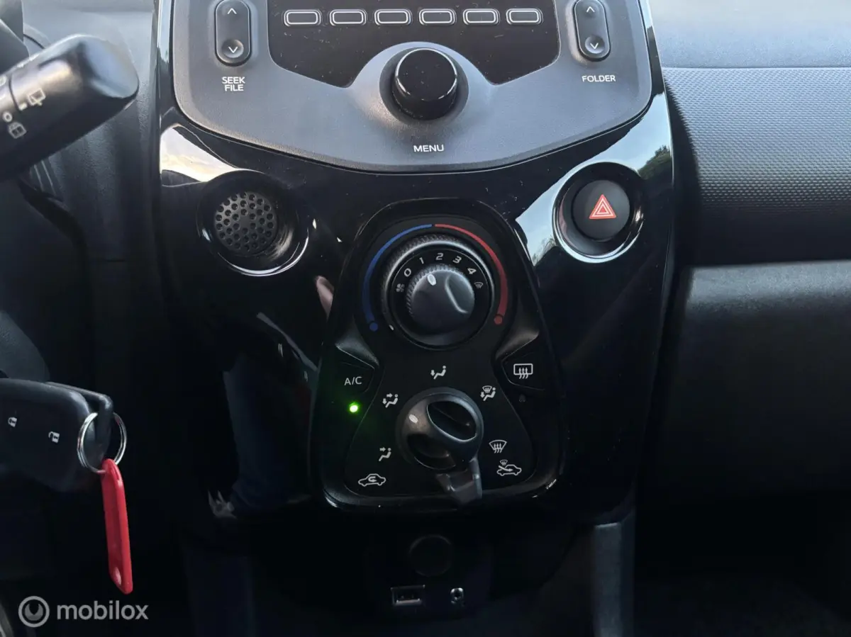 1.0 VTi Live, lage kilometer, 2 jaar apk!